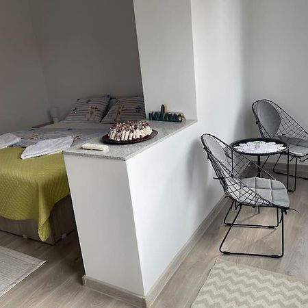 Lady M Apartment ซิวิโชอารา ภายนอก รูปภาพ